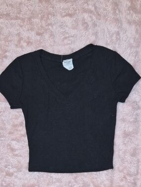 Black V-Neck Ribbed Crop Top - Unknown Brand
